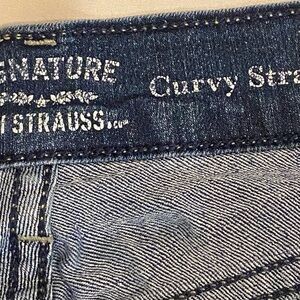 Signature by Levi Strauss Women's Curvy Straight Leg Jeans Stretchy W29 L32